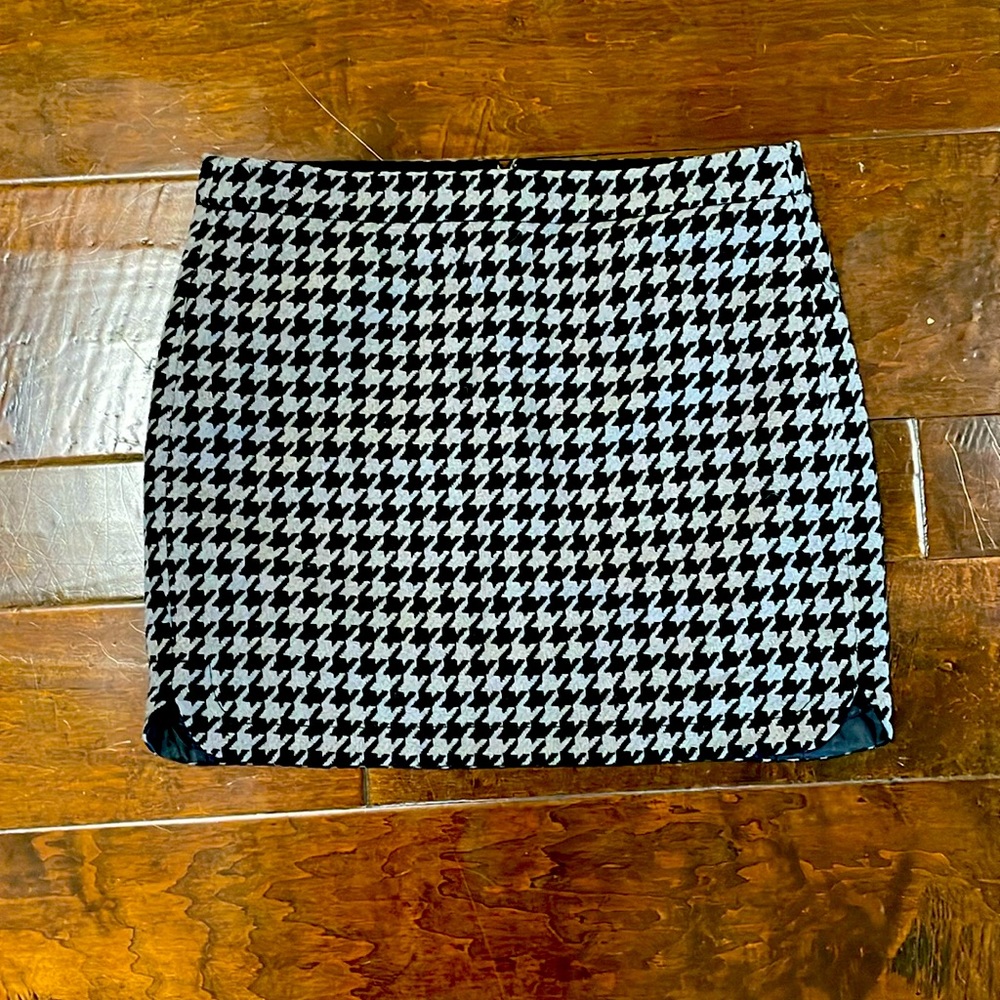 J Crew wool mini skirt, black and grey houndstooth.
